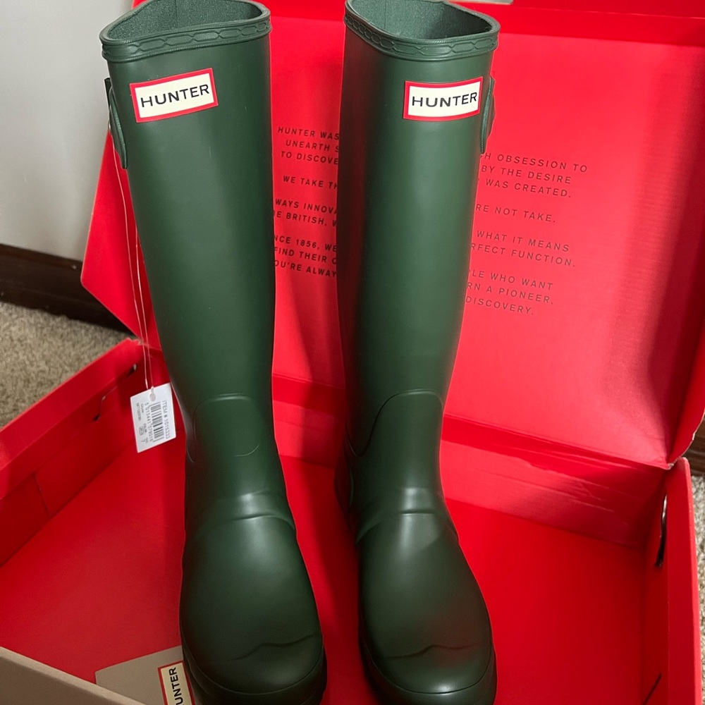 Brand new women’s Hunter boots